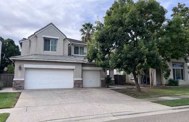 Spacious Elk Grove Home with fresh paint, laminate flooring and close to schools and parks. Gallery 1
