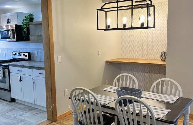 1 Monroe Heights Gallery 3
