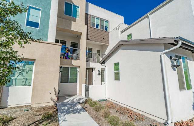 Five Points - 2 Bedroom Townhome for Rent in Valencia. Gallery 3