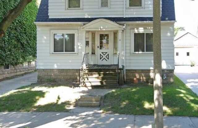 609 N 52nd St photos photos