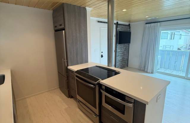 Custom Condo in Coronado Gallery 3