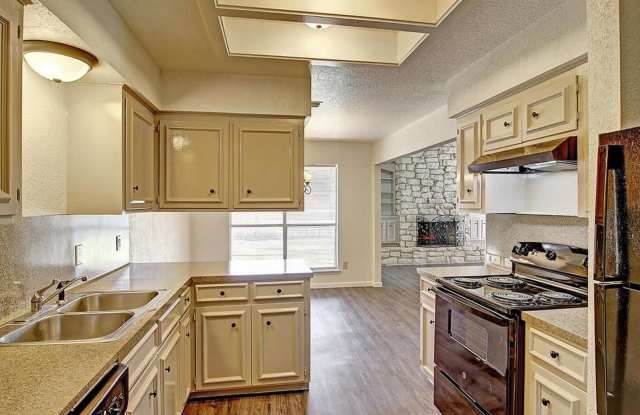 4305 Beard - 4/Bed 2/Bath - $2095/month Gallery 3
