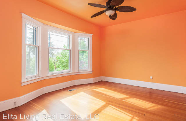 4755 Thackeray Pl. NE Gallery 3