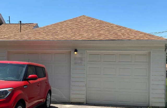 3 BR 2 Bath House - 5 minutes from IU Bloomington!  FALL 2027 Gallery 4