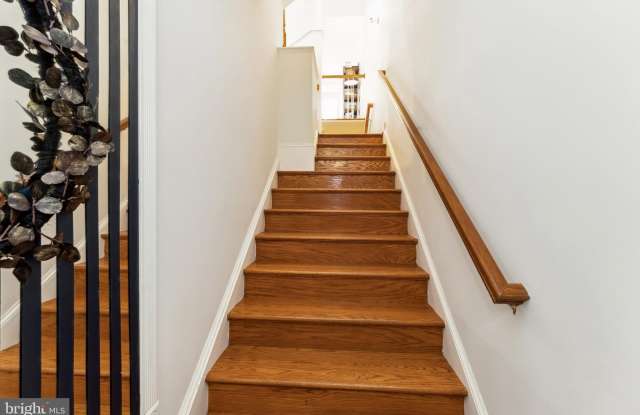 7489 CARRIAGE HILLS Drive Gallery 3