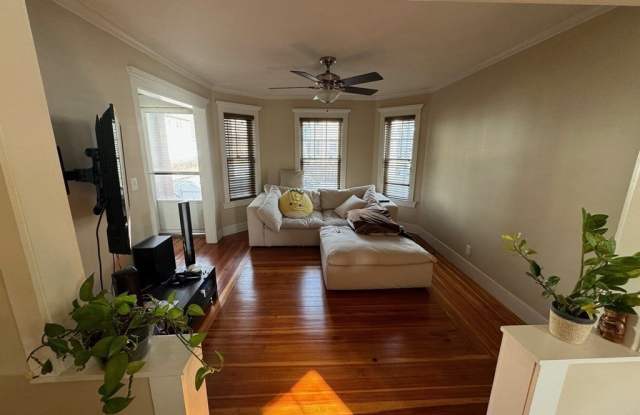 40 Sydney unit: 1 photos photos