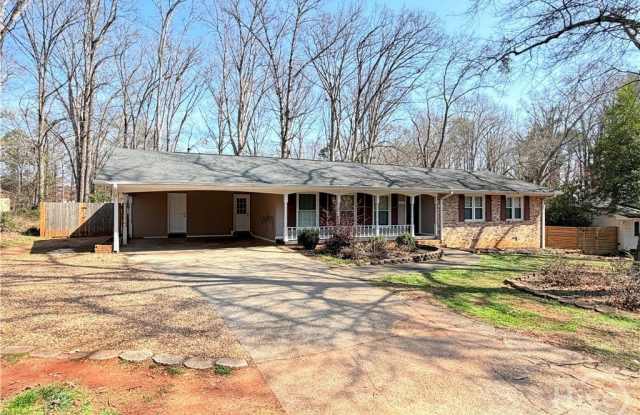 560 Greencrest Drive photos photos