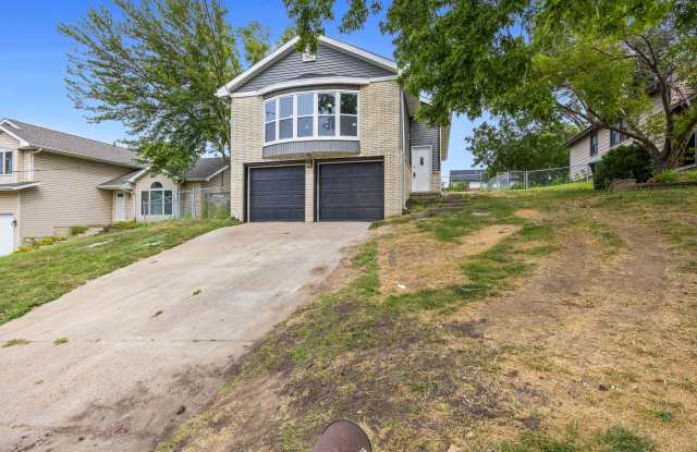 Charming 3 bedroom 1.5 bathroom home Gallery 1