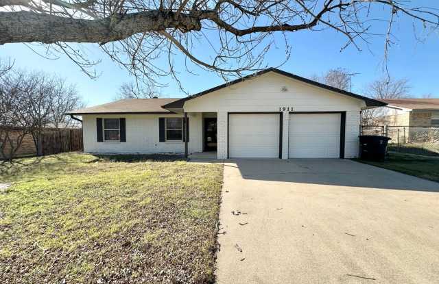 Available May 13th! Pets Accepted! photos photos