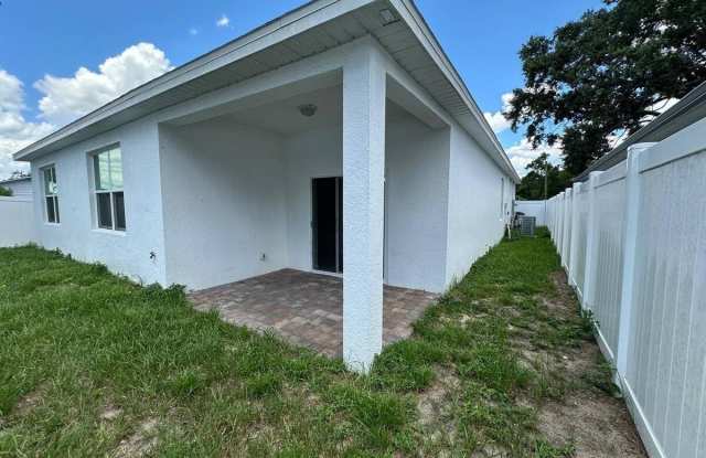 117 W Murphy Street Gallery 4