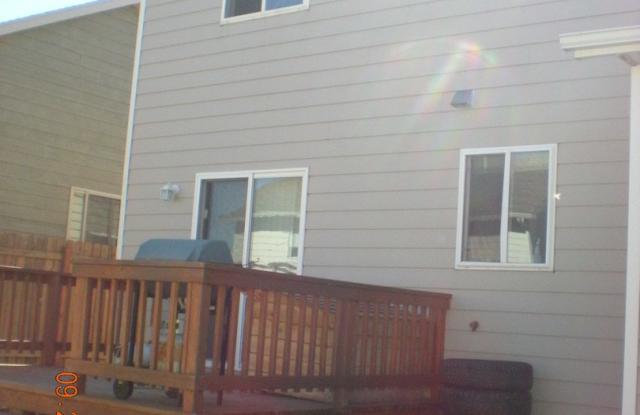 Pet Friendly 3 Bedroom 2 Bathroom Duplex Gallery 3