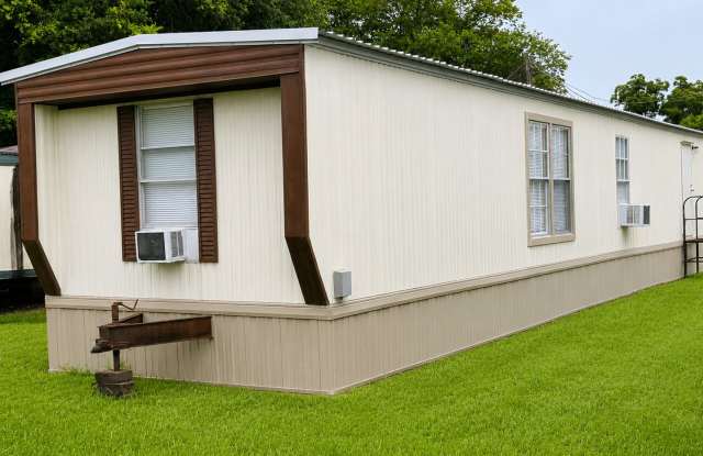 3BR/1.5 BA Mobile Home in Breaux Bridge Gallery 3