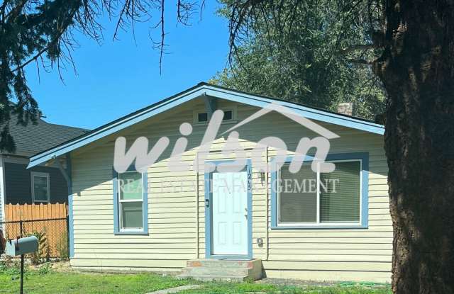 Updated Bungalow with 4 Bedrooms and 2 Full Bathrooms photos photos