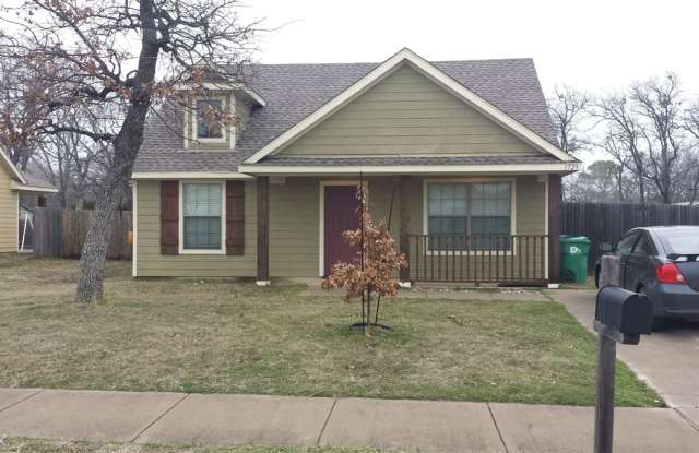 1729 Red Oak Ct - 1729 Red Oak Court, Denton, TX 76209