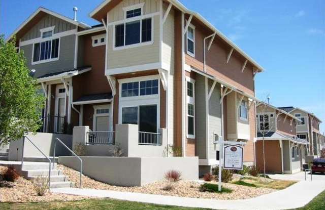 Three Bedroom Townhome For Rent At Reserve at Renaissance in Longmont Gallery 1