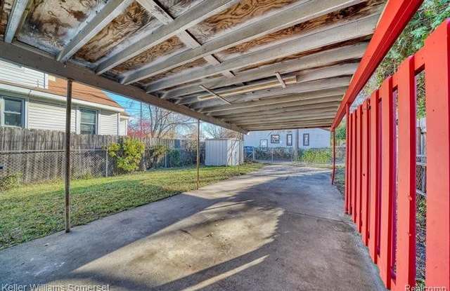 842 E 10 MILE Road Gallery 3