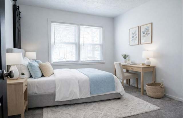 Charming 3-bedroom, 1-bathroom Townhouse in Midland, PA! Gallery 1