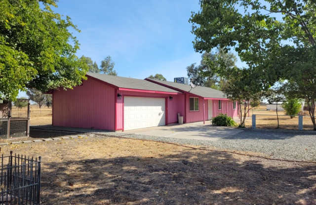 Olivehurst Home with Large Yard and Garage 2 Bed with Bonus Room/Office Gallery 3
