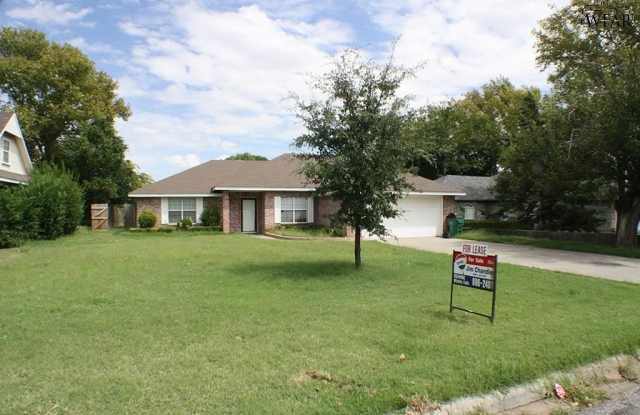 509 CHARLOTTE AVENUE - 509 Charlotte Avenue, Burkburnett, TX 76354