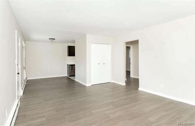 3330 GREENFIELD Road Gallery 3