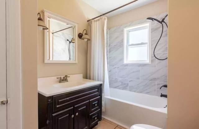 Coming soon! 3bedroom 1 bathroom for rent! Gallery 4