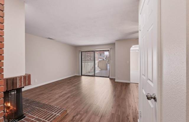 2410 Pickwick Drive Gallery 4