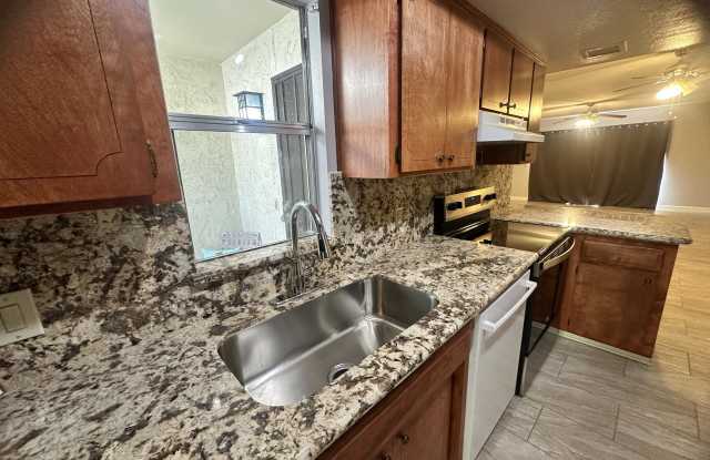 5208 S HAZELTON Lane Gallery 2