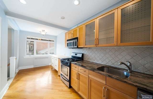 150 Mcelroy Avenue Gallery 3