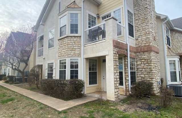 2 Bedroom Condo in Stone Manor! - 5006 Winston Court, Rogers, AR 72758