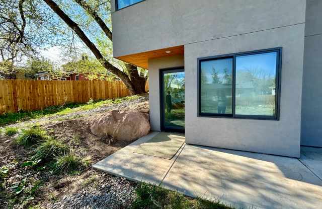 Modern 1BR Apt. (Built 2023), Walk to Downtown, Trails, Park & Grocery Gallery 3