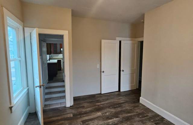 4 Bed 1 bath - EHA Approved! Gallery 3