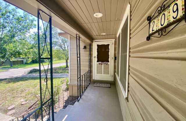 209 LYMAN DR Gallery 2