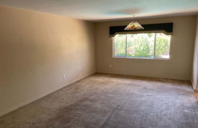 2163 E. Manhatton Dr. Gallery 3