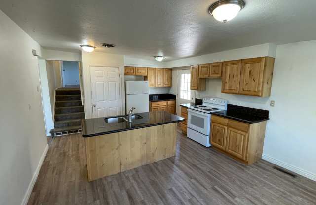 Beautiful 4-Bedroom Home in Desirable Holladay Neighborhood photos photos