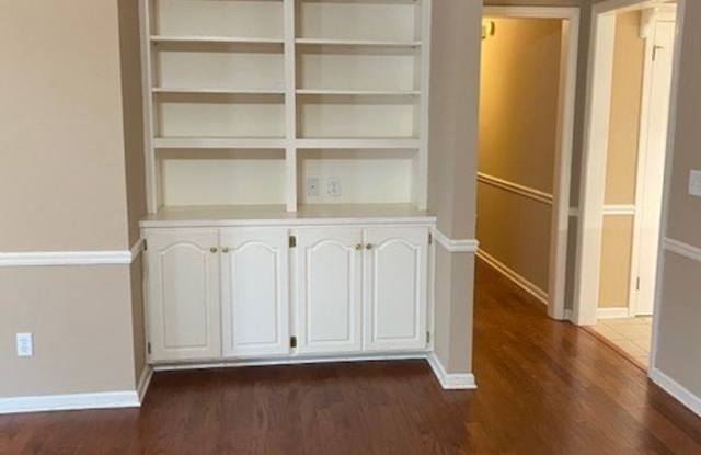 Beautiful 3 Bed 2 Bath Available in June! Gallery 4