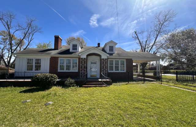 3 Bed 2 Bath Brick Home with Fenced in Backyard and Additional Living Space photos photos