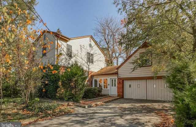 6537 BRADDOCK ROAD Gallery 4