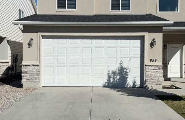 Space to Work & Live | Modern 4 Bed/2.5 Bath in NSL Cul-de-Sac Gallery 1