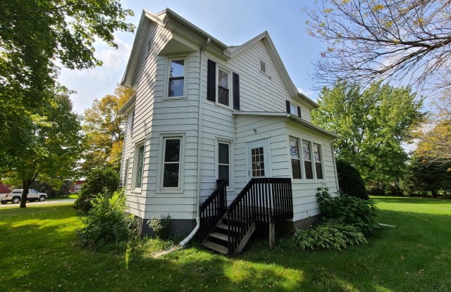 4212 West 12th Street - 4212 West 12th Street, Cedar Falls, IA 50613
