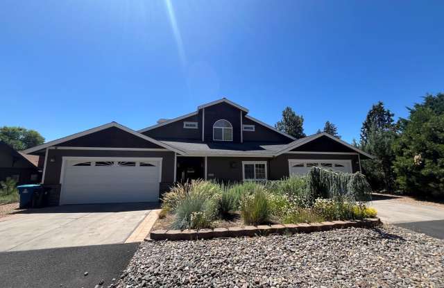 Spacious 3 Bed/3.5 Bath Home with Two Primary Suites - Ogden Ave photos photos