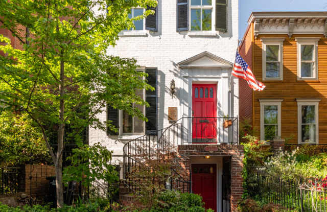 636 G Street Southeast #2 Gallery 1