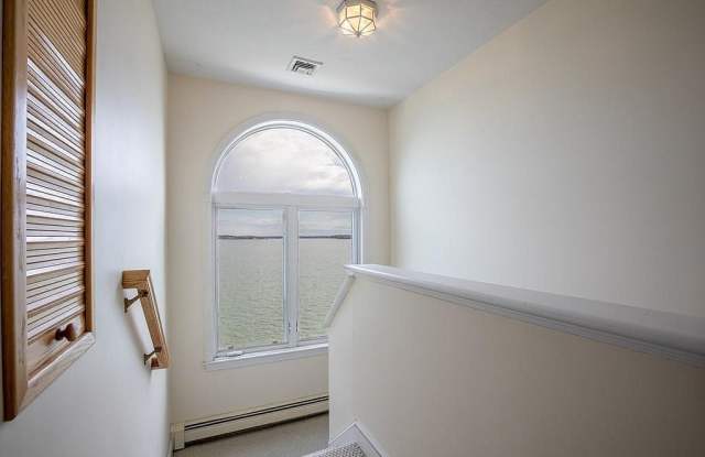 12 Marina Drive Gallery 4
