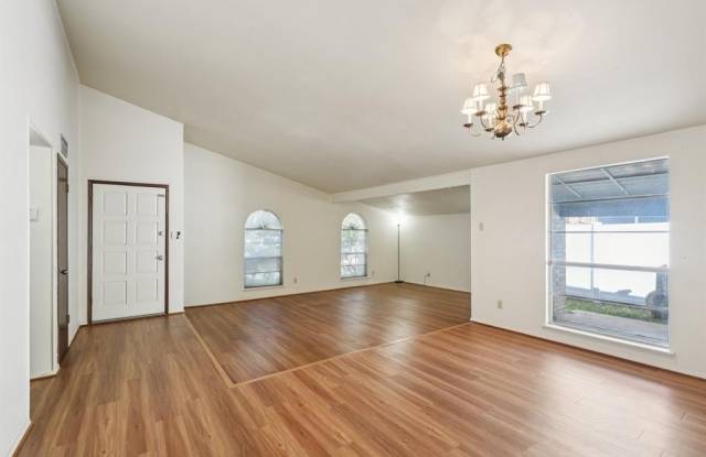 2818 Ripplewood Drive Gallery 4