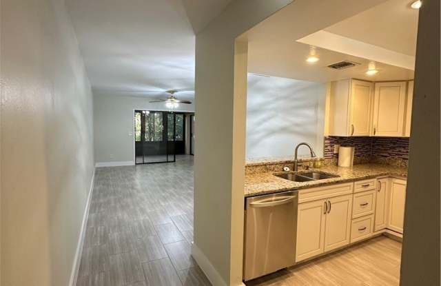 6136 Whiskey Creek Drive Gallery 3