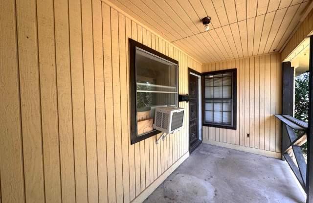 Cabin style 2 Bedroom (can be used as 3)  and 2 Bathroom Single Family House for Rent nearby Downtown Buda TX Gallery 4