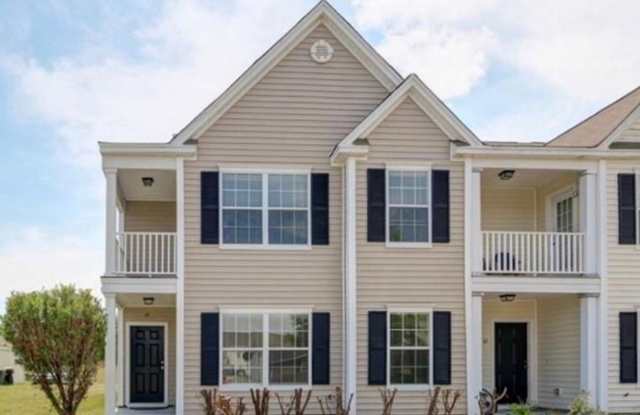 61 Fairgreen Street - 61 Fairgreen Street, Savannah, GA 31407