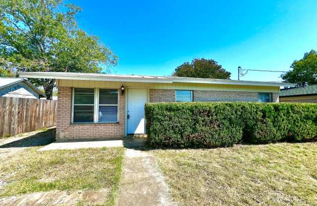 Charming 3 bedroom, 1 bathroom home photos photos