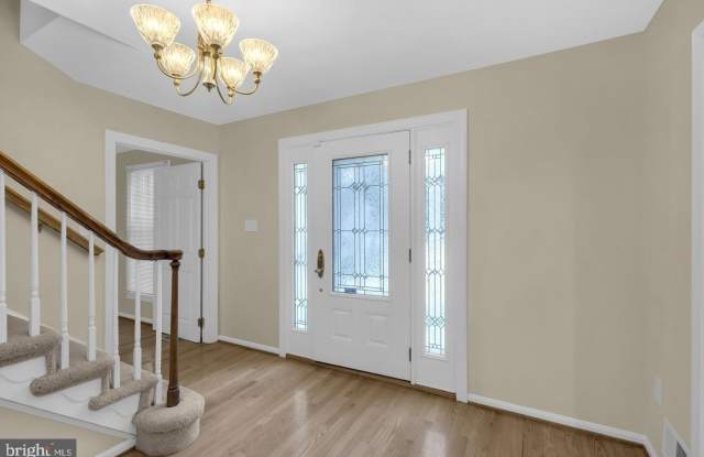 2206 FORT WARD Place Gallery 2
