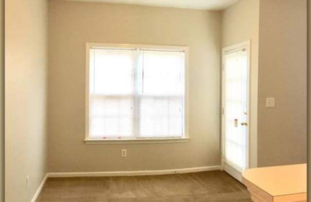 2105 Lennoxshire Square Court Gallery 3