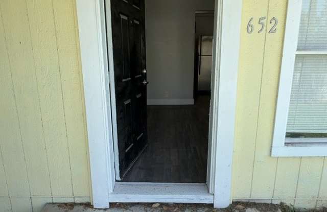 652 Riverside Dr photos photos